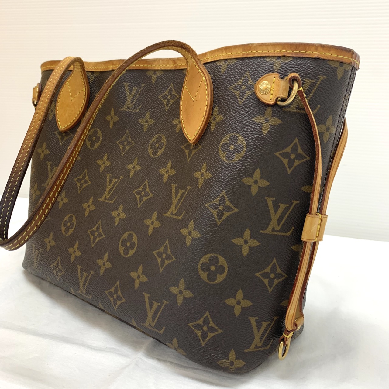 Louis Vuitton M40156  Natural Resource Department